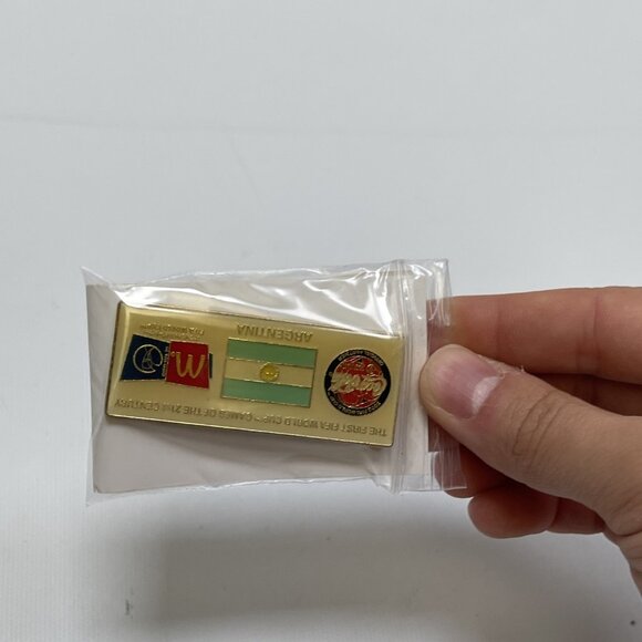 FIFA WORLD CUP 2002 Argentina National Flag Pin McDonalds Coca Cola 1x2.5” - Picture 4 of 5